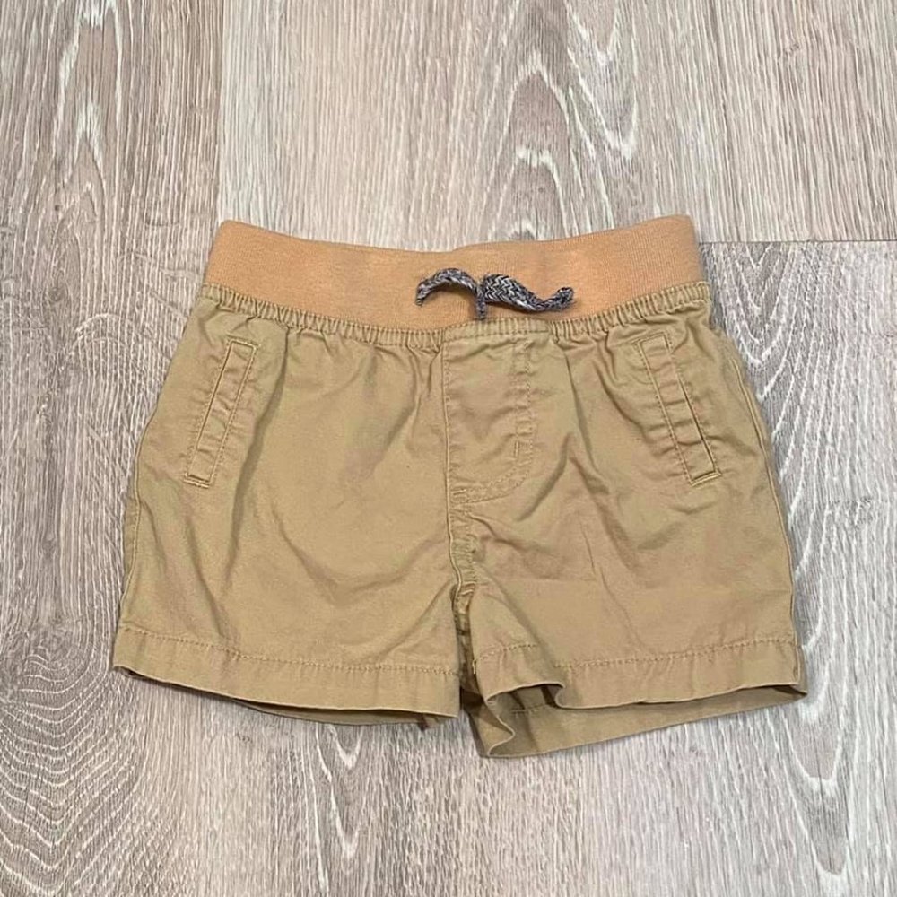 Khaki Shorts with pockets